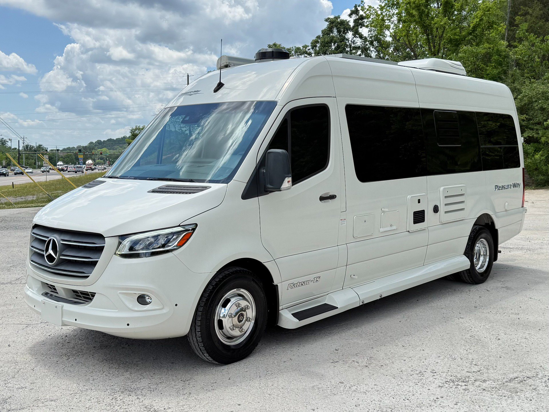 Used 2022 Mercedes-Benz Sprinter 3500 image 2