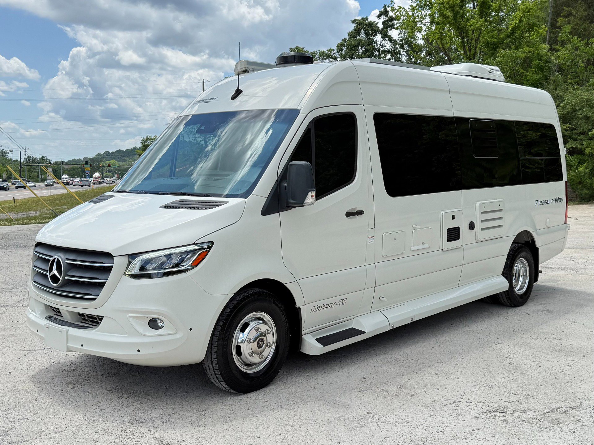Used 2022 Mercedes-Benz Sprinter 3500 image 2