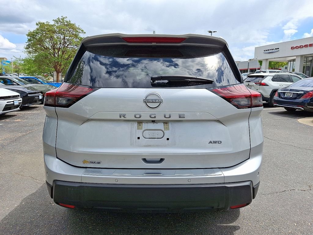 Used 2025 Nissan Rogue SV image 5