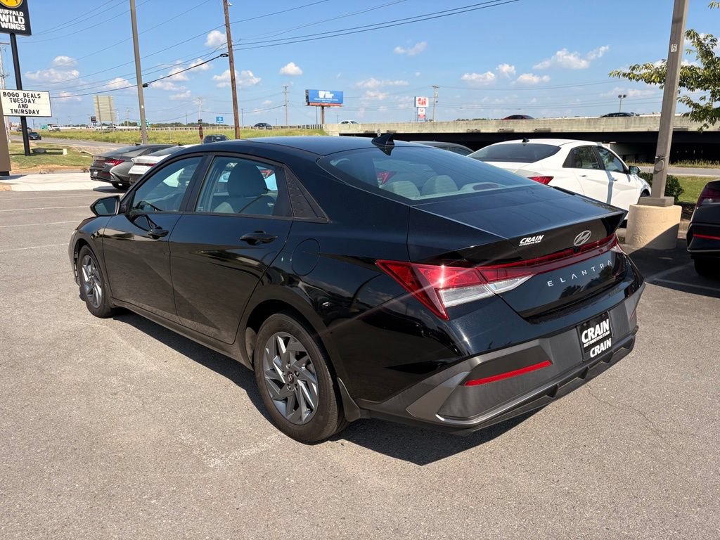 Used 2024 Hyundai Elantra SEL FWD image 5