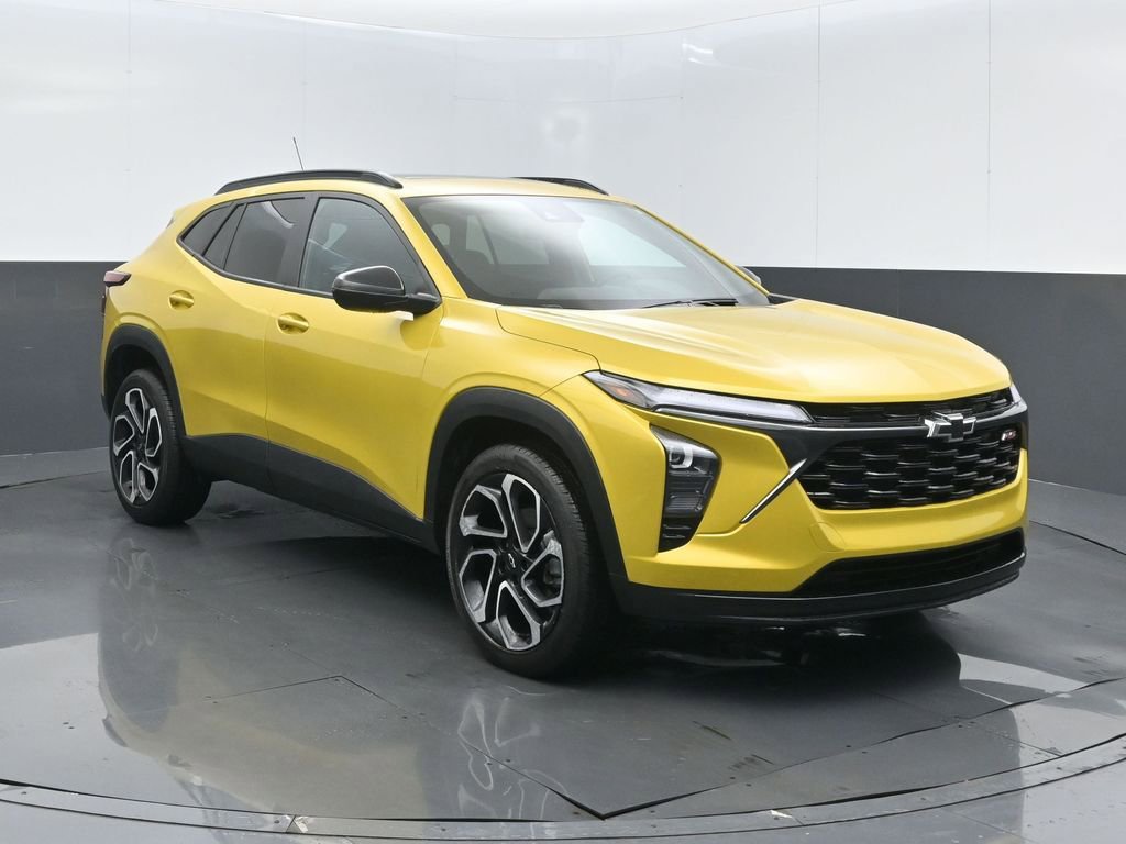 Used 2024 Chevrolet Trax RS w/ Sunroof Package image 2