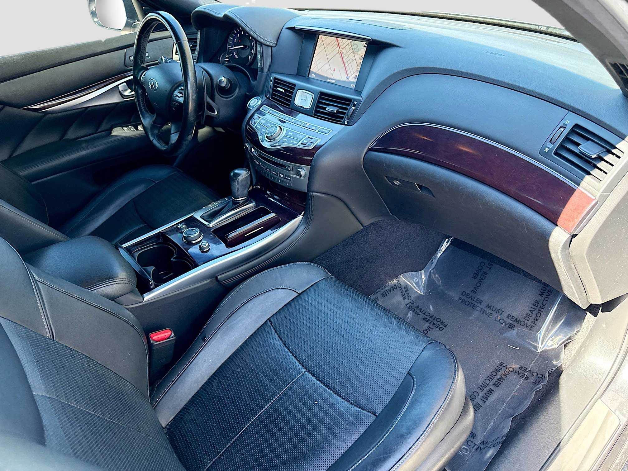 Used 2019 INFINITI Q70 Luxe w/ Sport Package image 13