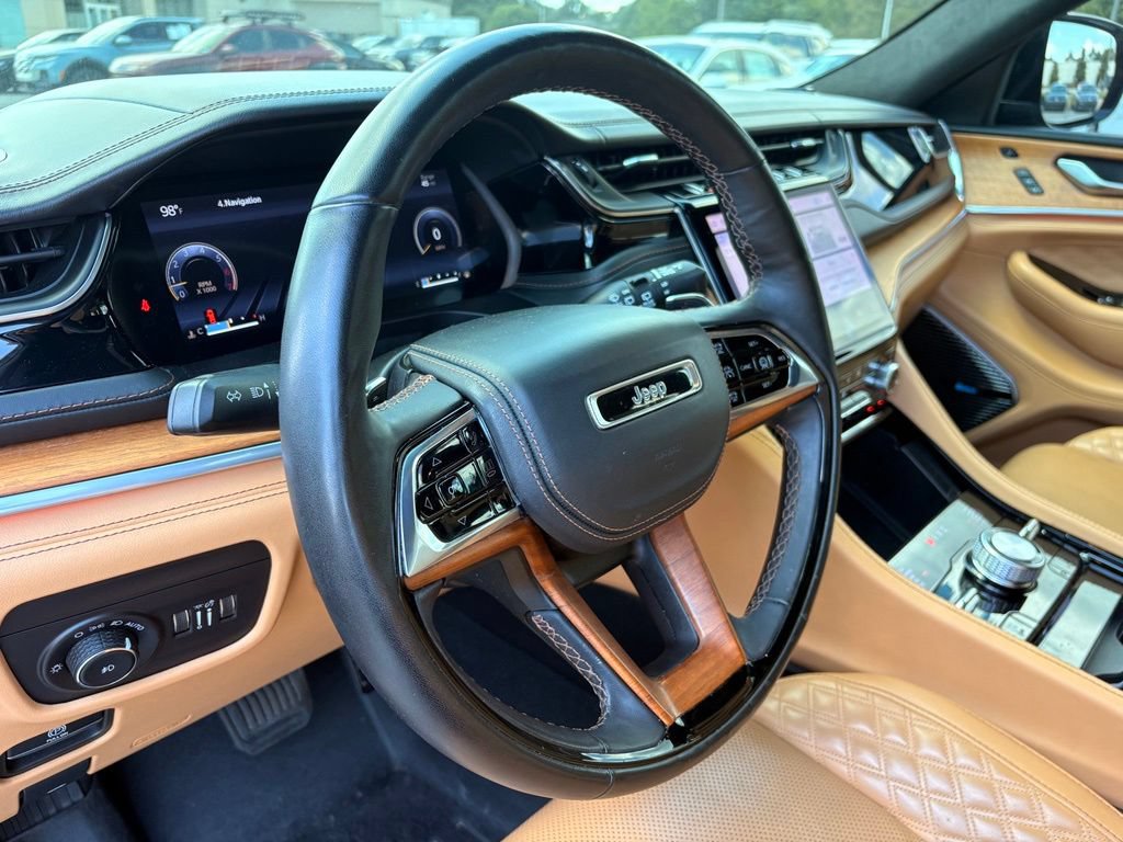 Used 2023 Jeep Grand Cherokee L Summit AWD/4WD image 10