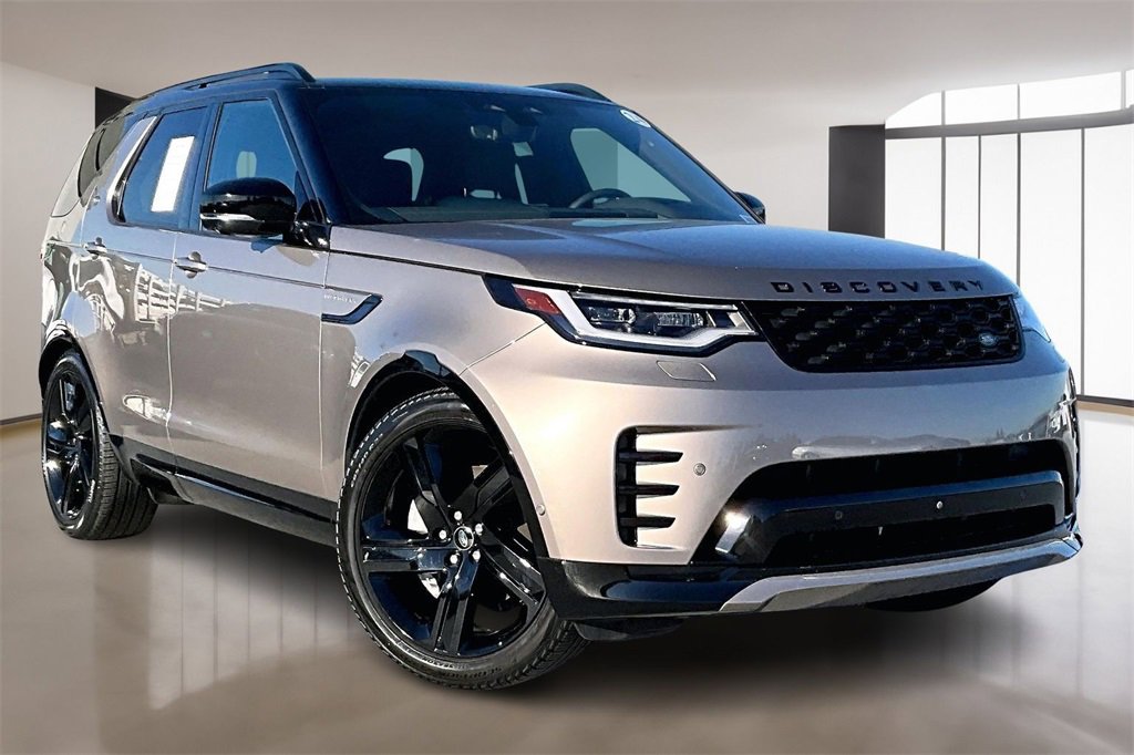 Used 2024 Land Rover Discovery Dynamic SE image 3