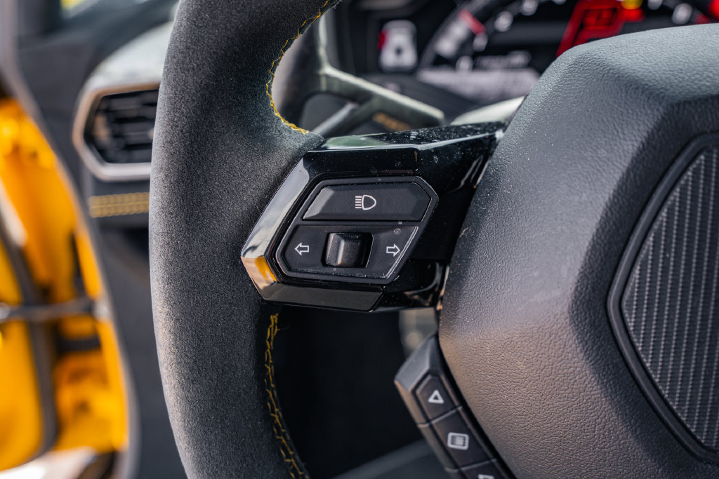 Used 2018 Lamborghini Huracan Performante AWD/4WD image 22
