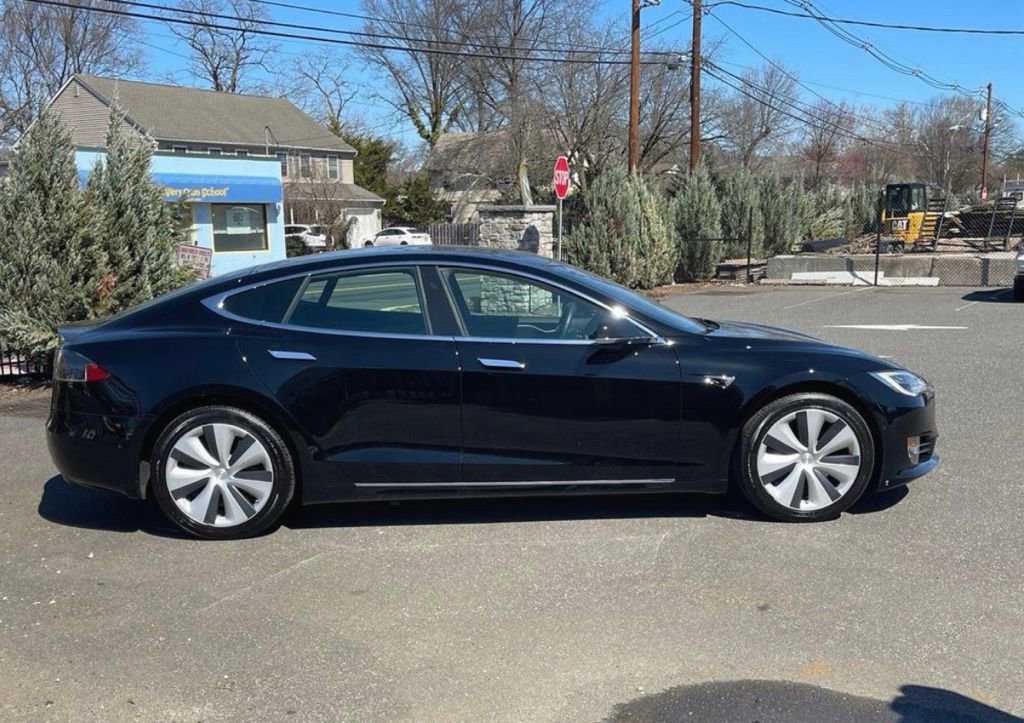 Used 2020 Tesla Model S Long Range Plus image 7