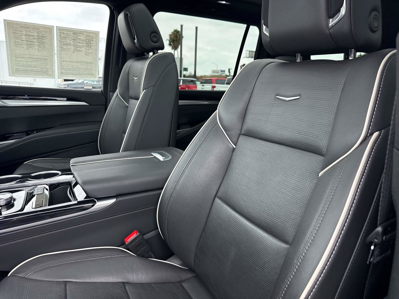 Used 2025 Cadillac Escalade ESV Sport AWD/4WD image 29