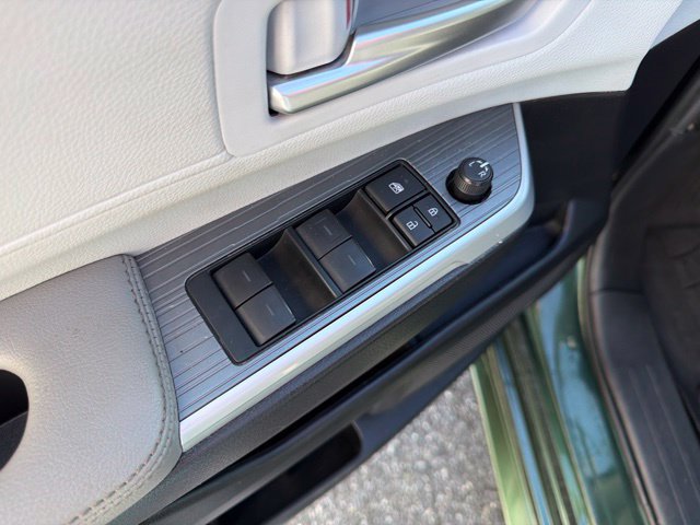 Used 2025 Toyota Sienna XLE FWD image 12