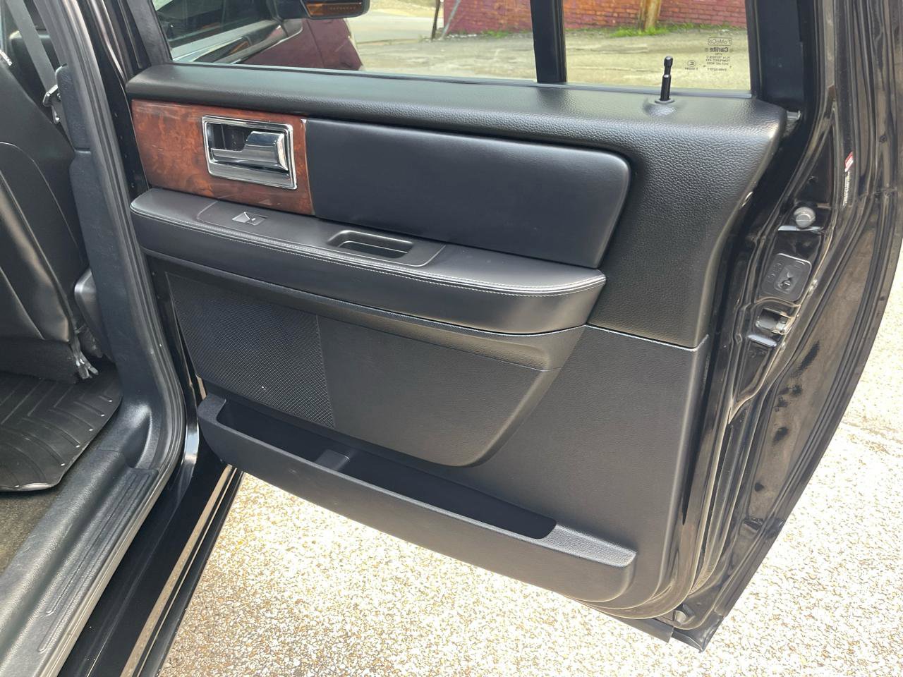 Used 2016 Lincoln Navigator L Select AWD/4WD image 25