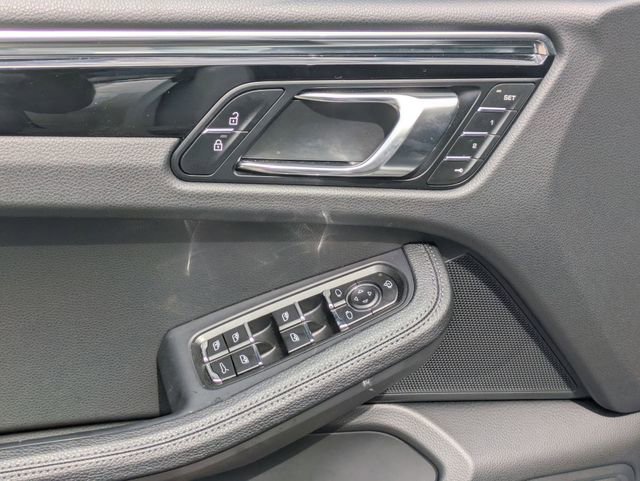 Used 2025 Porsche Macan AWD/4WD image 25