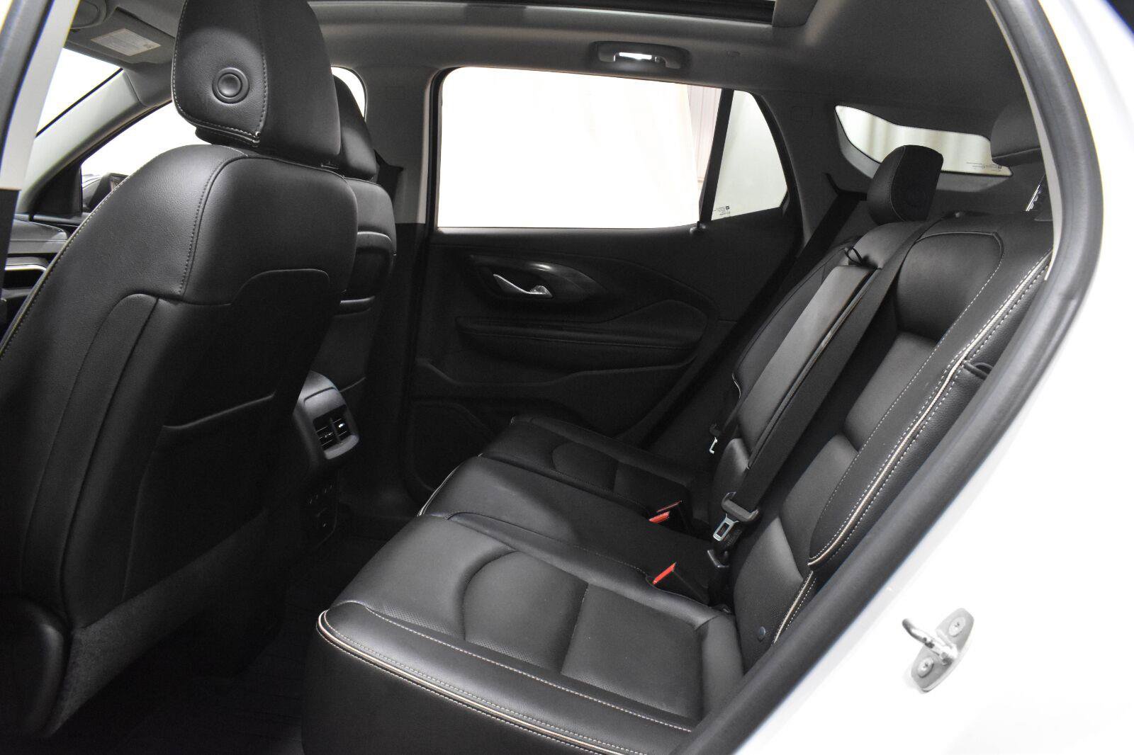 Used 2018 GMC Terrain Denali w/ Advanced Safety Package AWD/4WD image 5