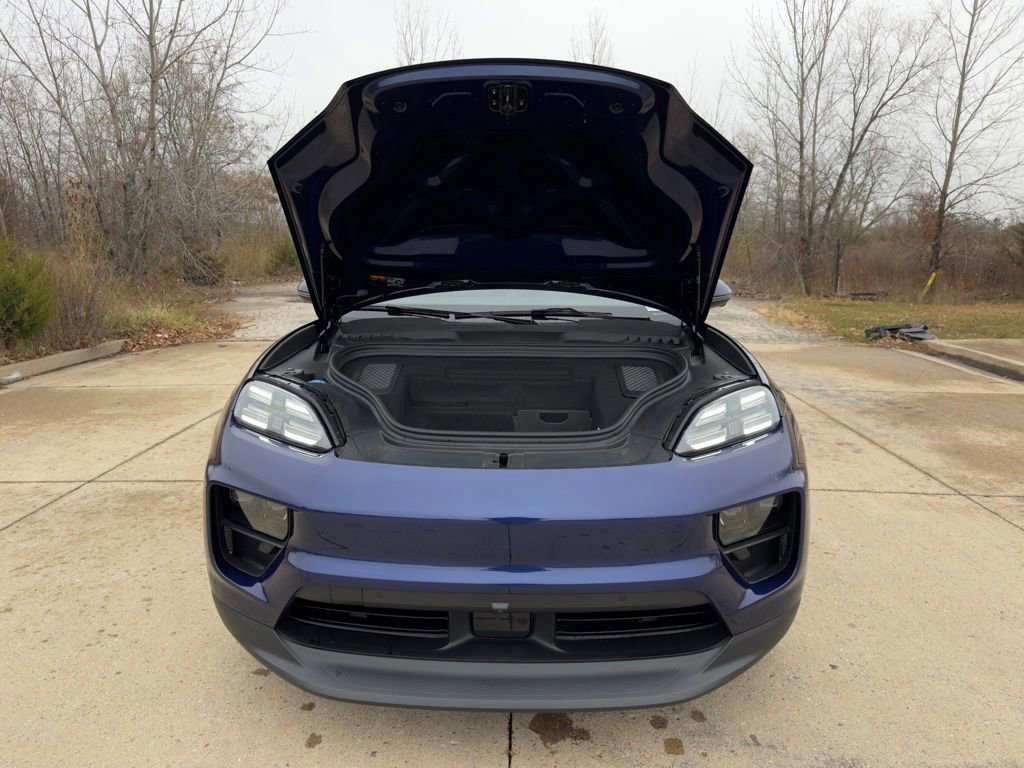 Used 2024 Porsche Macan 4 Electric image 7