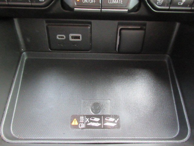 Used 2023 GMC Yukon XL AT4 w/ AT4 Premium Package image 21