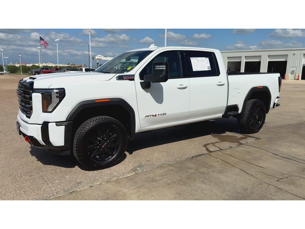 Used 2025 GMC Sierra 2500 AT4 image 4