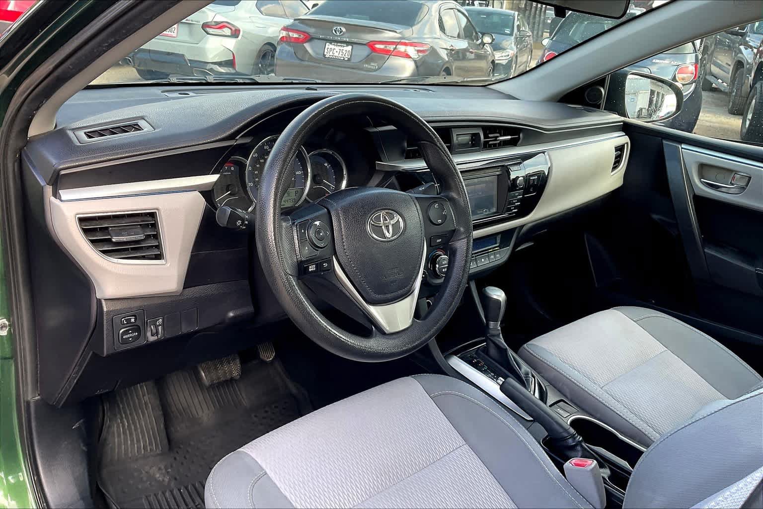 Used 2015 Toyota Corolla LE FWD image 17