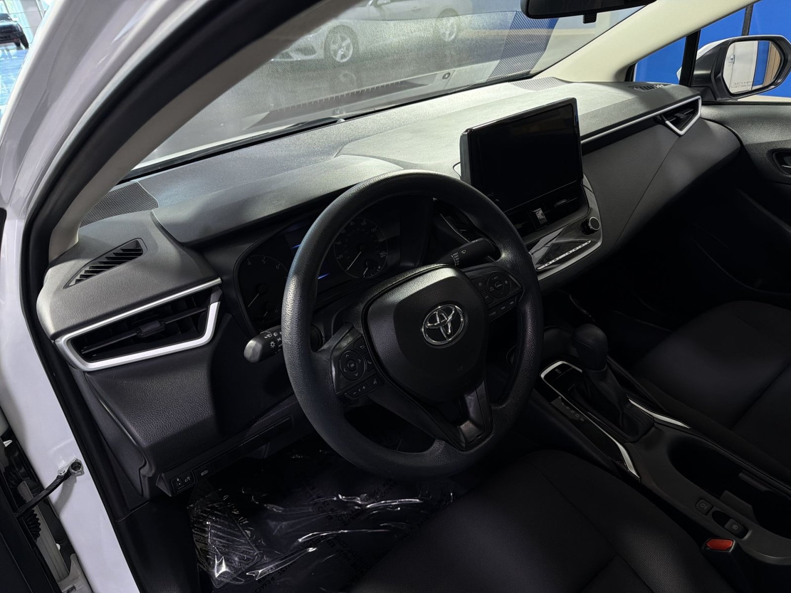 Used 2025 Toyota Corolla LE FWD image 17