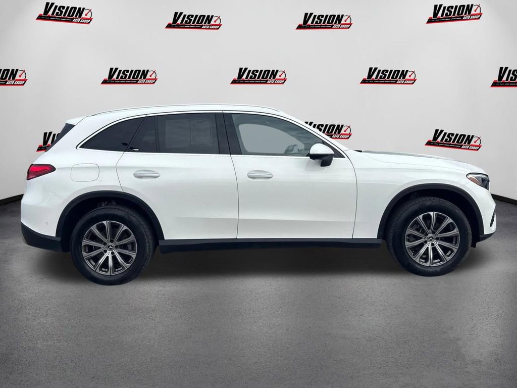 Used 2023 Mercedes-Benz GLC 300 image 4