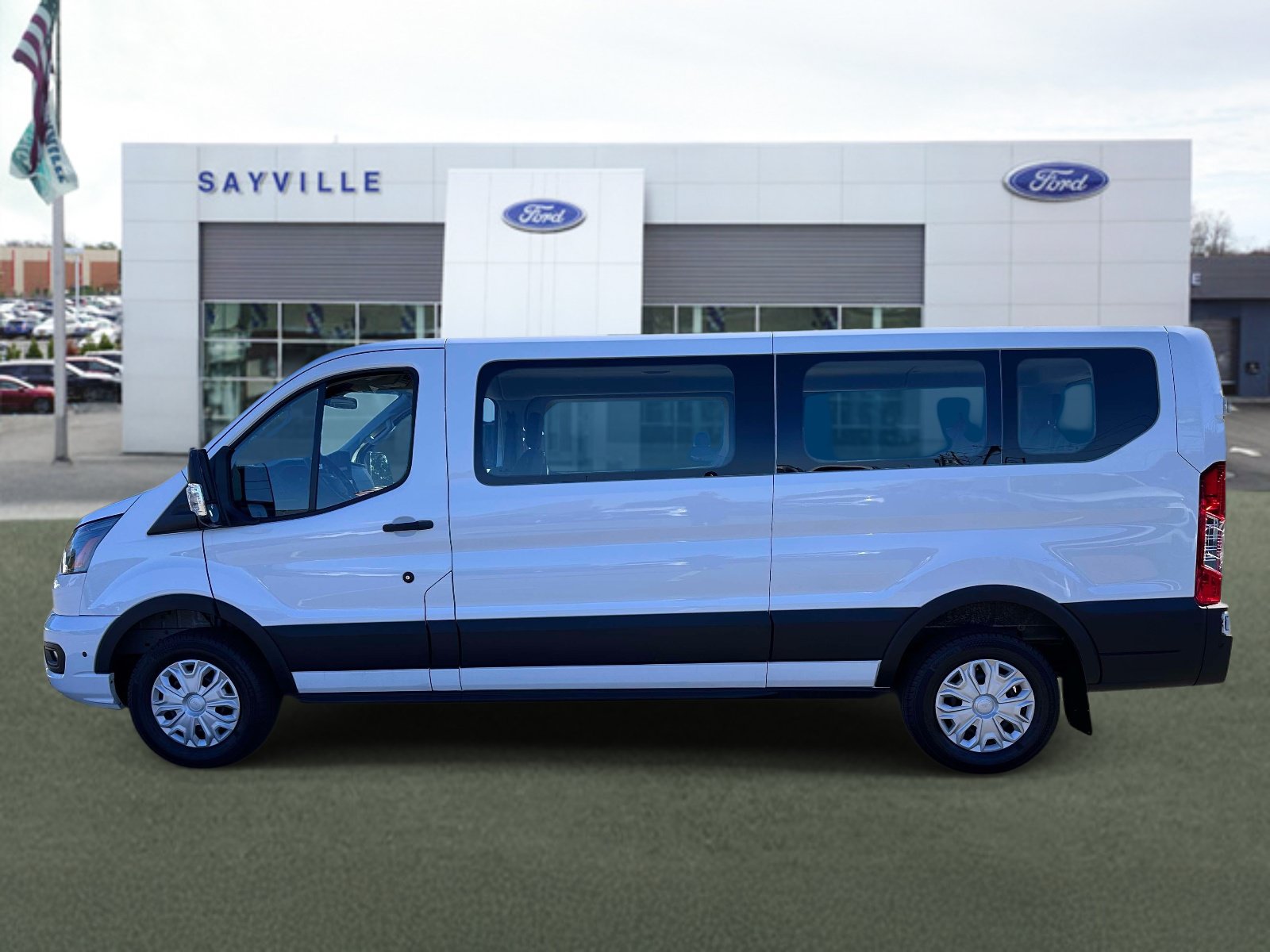 Used 2025 Ford Transit 350 XLT RWD image 2