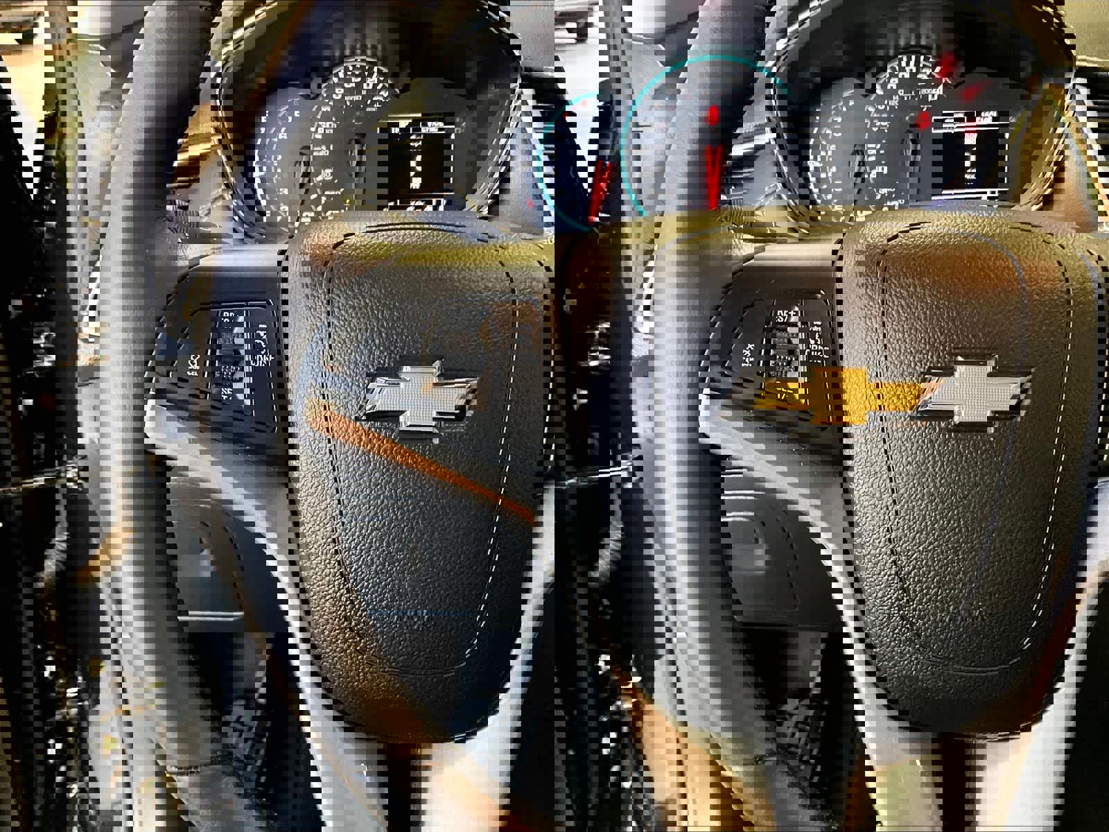 Used 2022 Chevrolet Trax LT w/ LT Convenience Package image 24