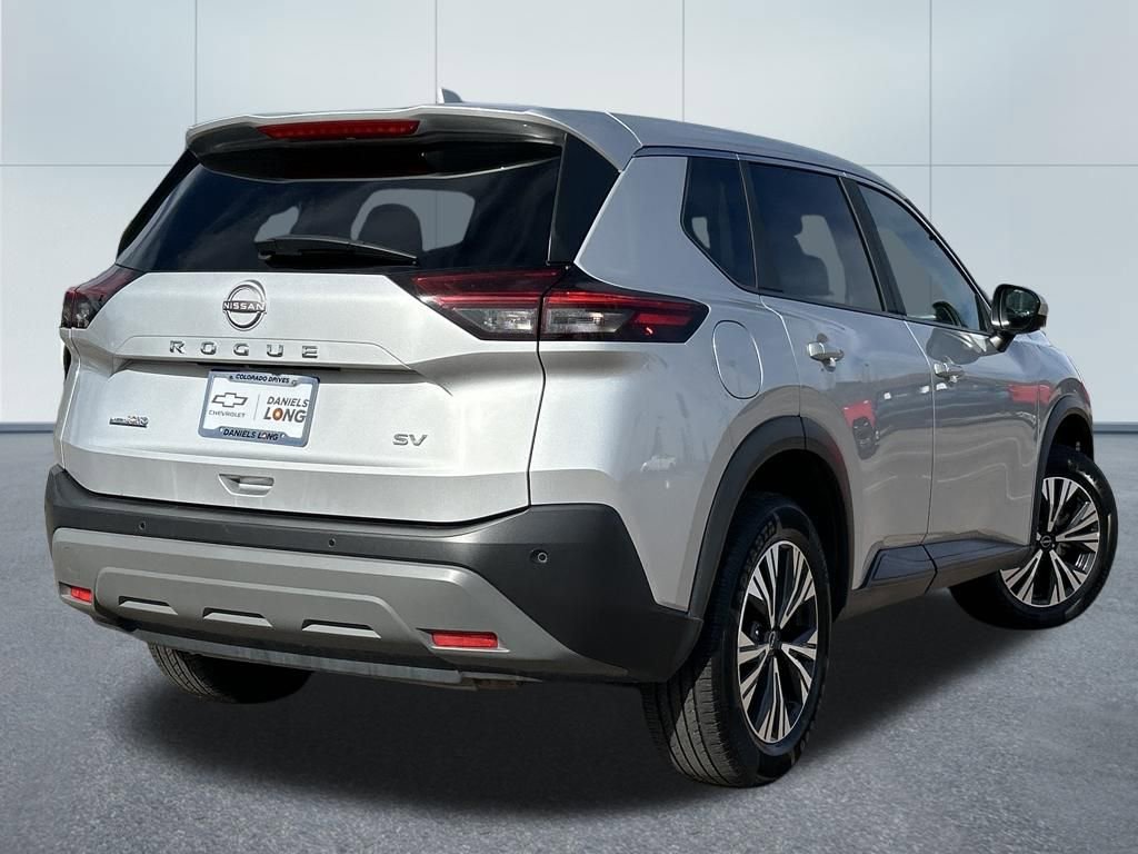 Used 2023 Nissan Rogue SV image 2
