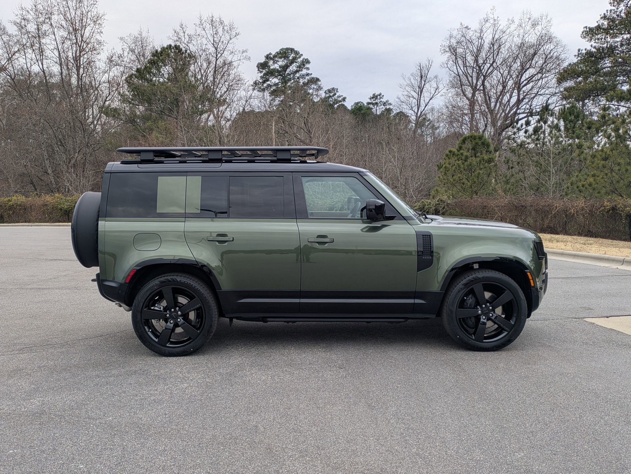 New 2026 Land Rover Defender 110 X-Dynamic SE image 4