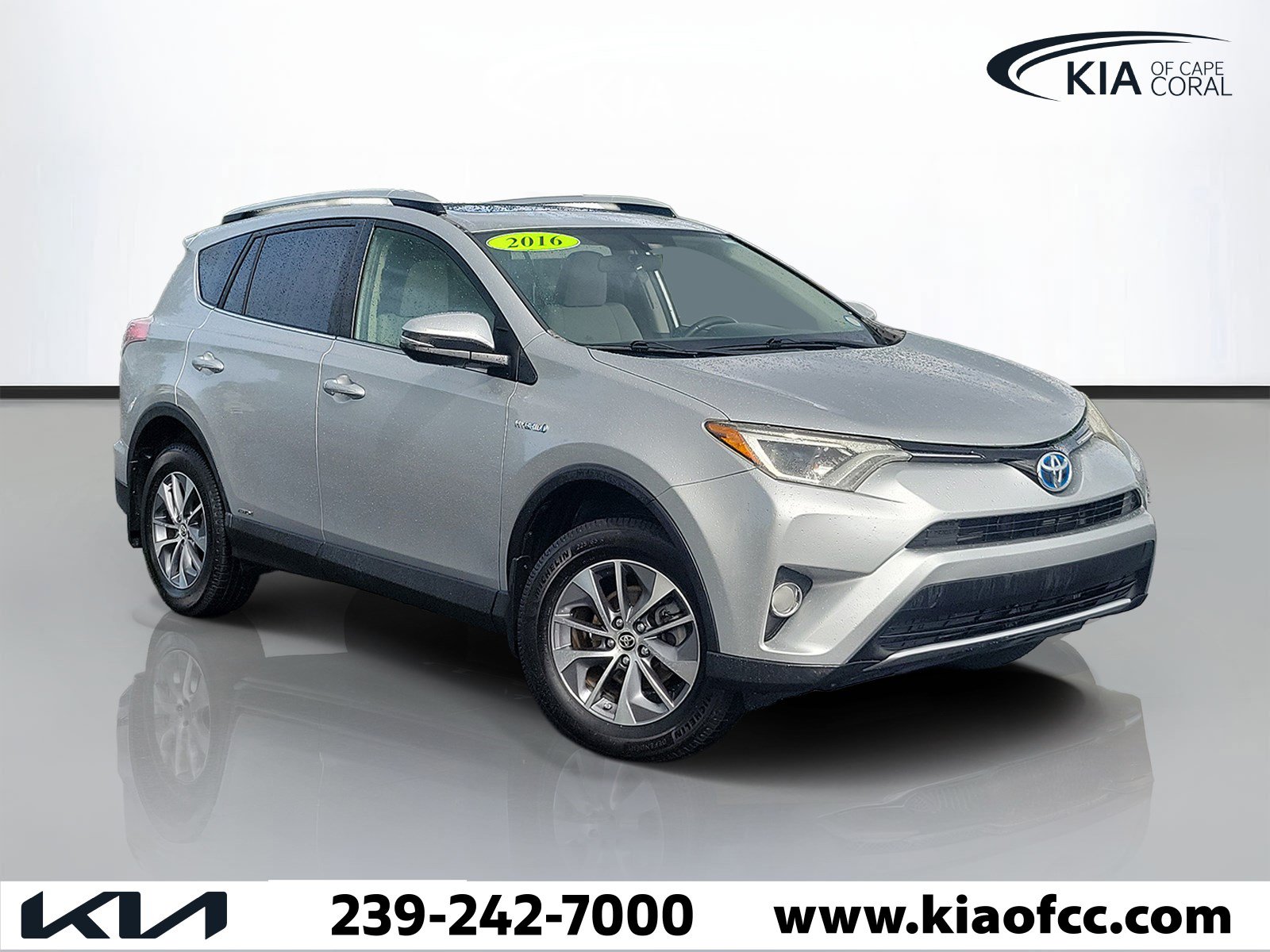 Used 2016 Toyota RAV4 XLE AWD/4WD image 1