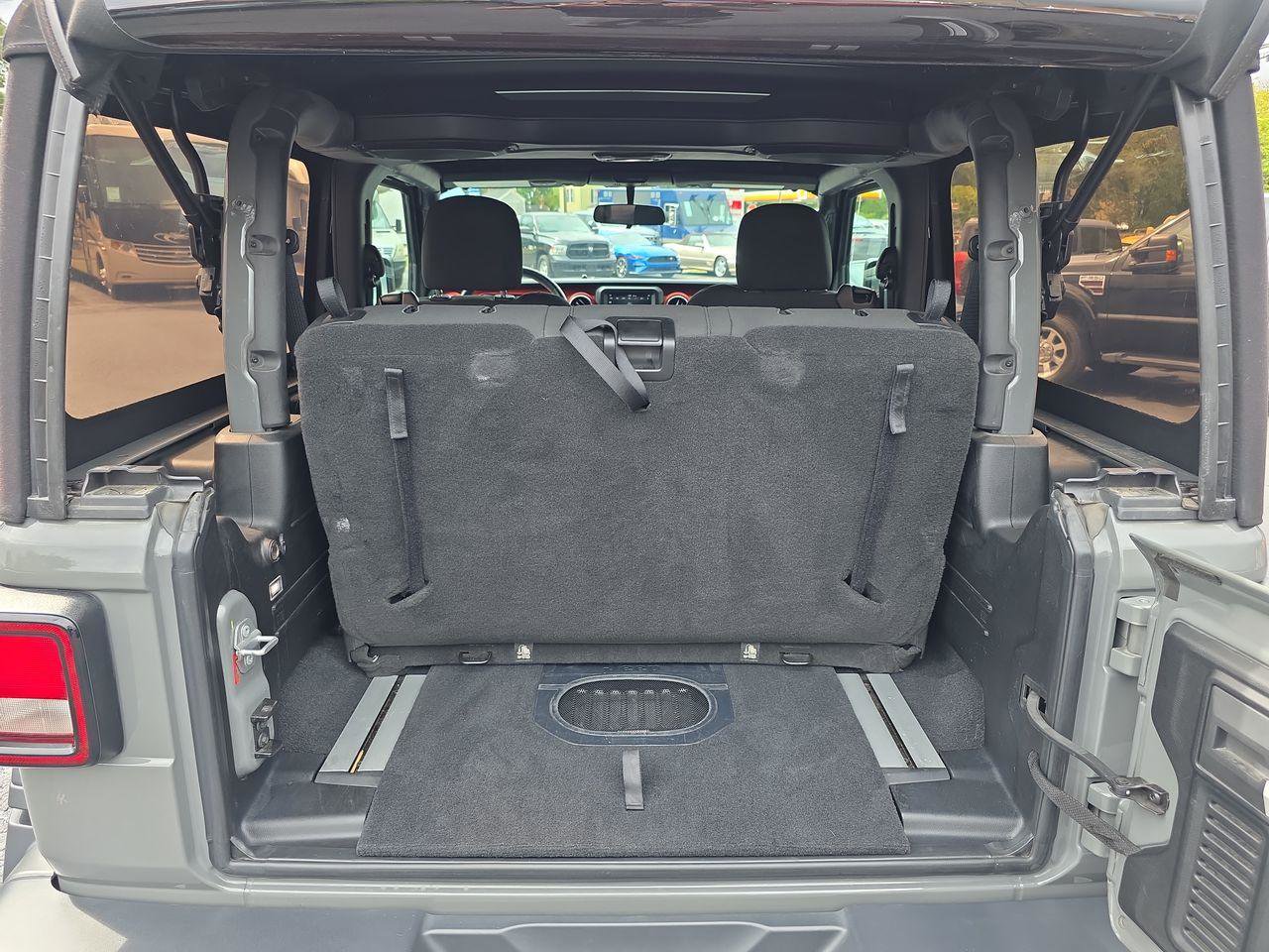 Used 2018 Jeep Wrangler Rubicon w/ Cold Weather Group image 15