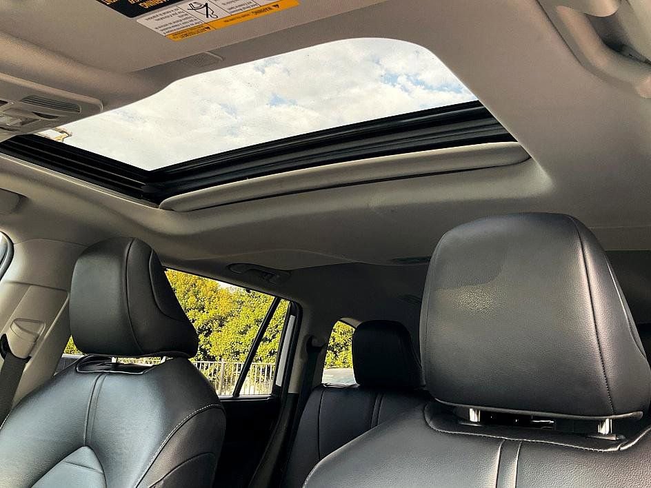 Used 2023 Toyota Highlander XLE image 19