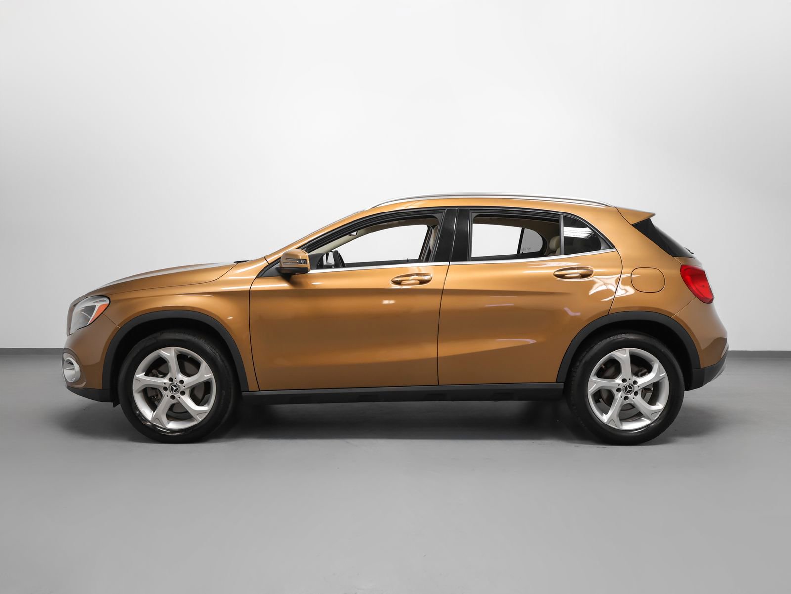 Used 2018 Mercedes-Benz GLA 250 4MATIC image 2