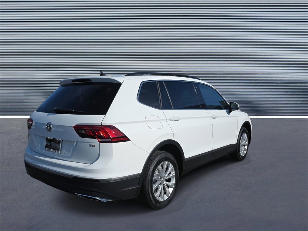 Used 2018 Volkswagen Tiguan SE w/ Panoramic Sunroof Package image 3