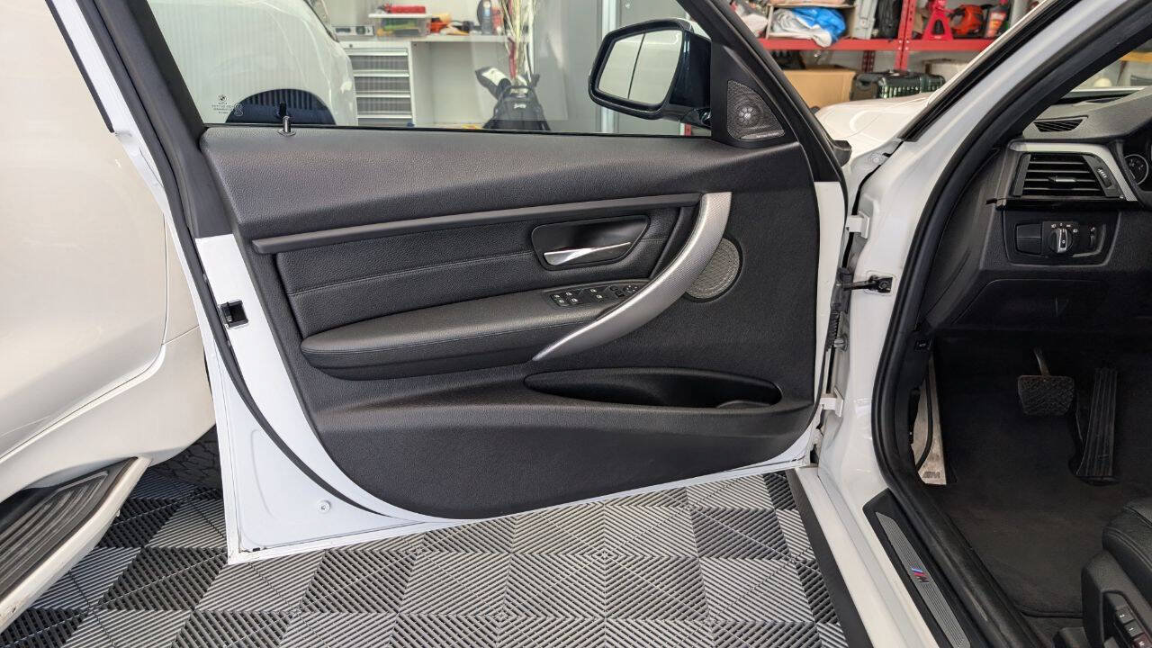 Used 2013 BMW 335i Sedan RWD image 17