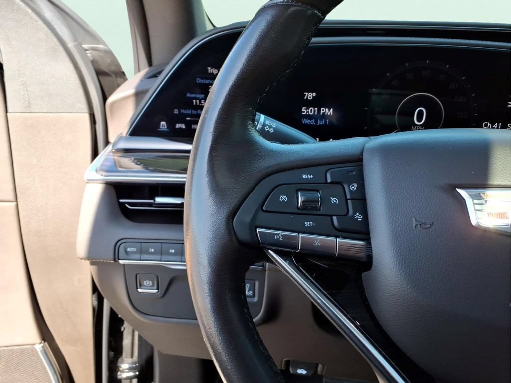 Used 2021 Cadillac Escalade Premium Luxury AWD/4WD image 26