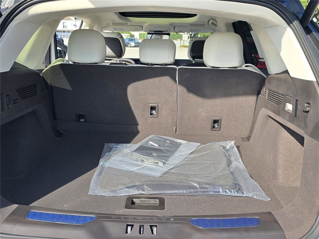 New 2026 Lincoln Nautilus Black Label AWD/4WD image 28