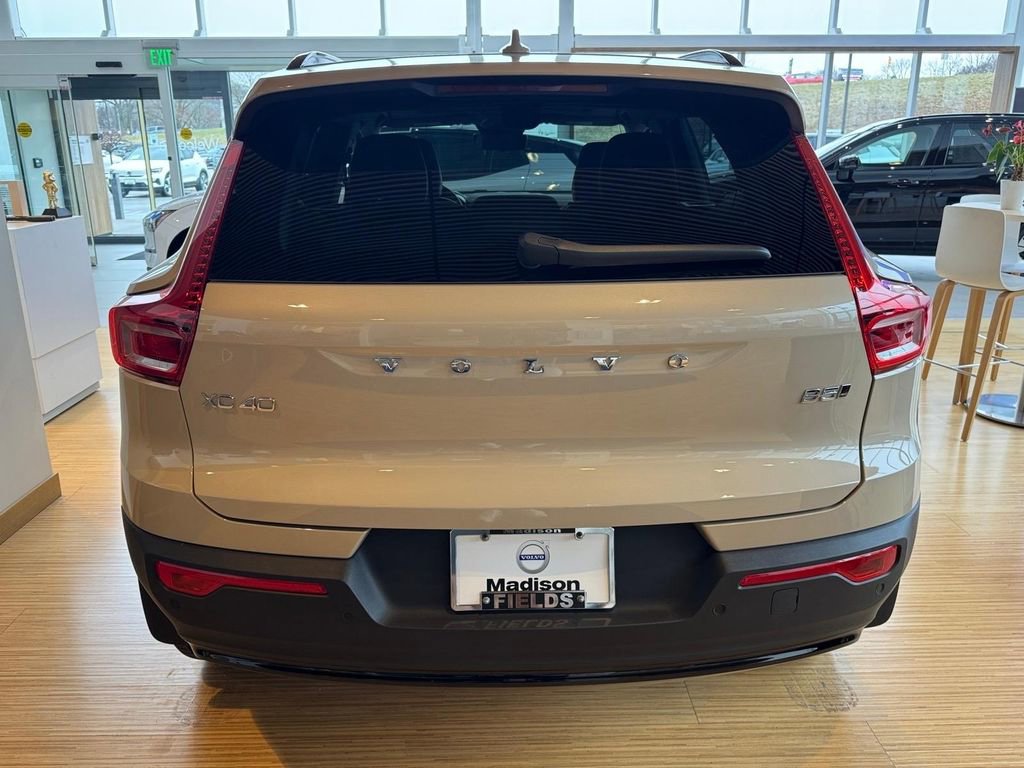 New 2026 Volvo XC40 B5 Ultra w/ Climate Package AWD/4WD image 3