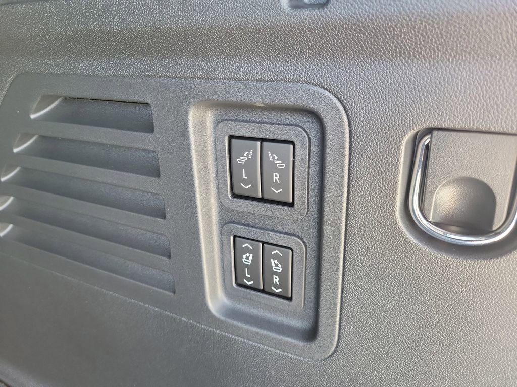 New 2026 Buick Enclave Sport Touring w/ Super Cruise Package image 9