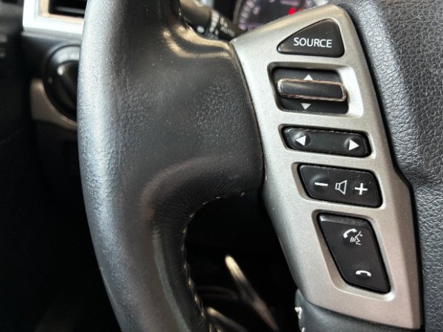 Used 2017 Nissan Titan PRO-4X w/ Pro-4x Convenience Package AWD/4WD image 13