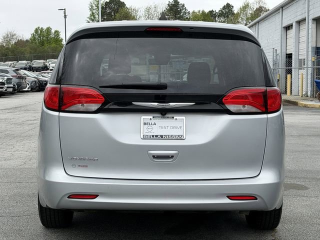 Used 2023 Chrysler Voyager LX image 21