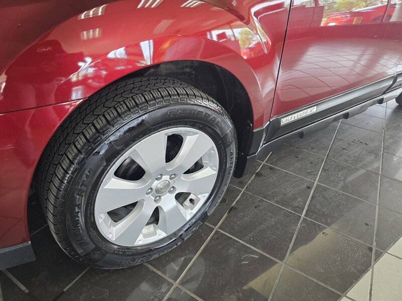 Used 2011 Subaru Outback 2.5i Premium AWD/4WD image 34