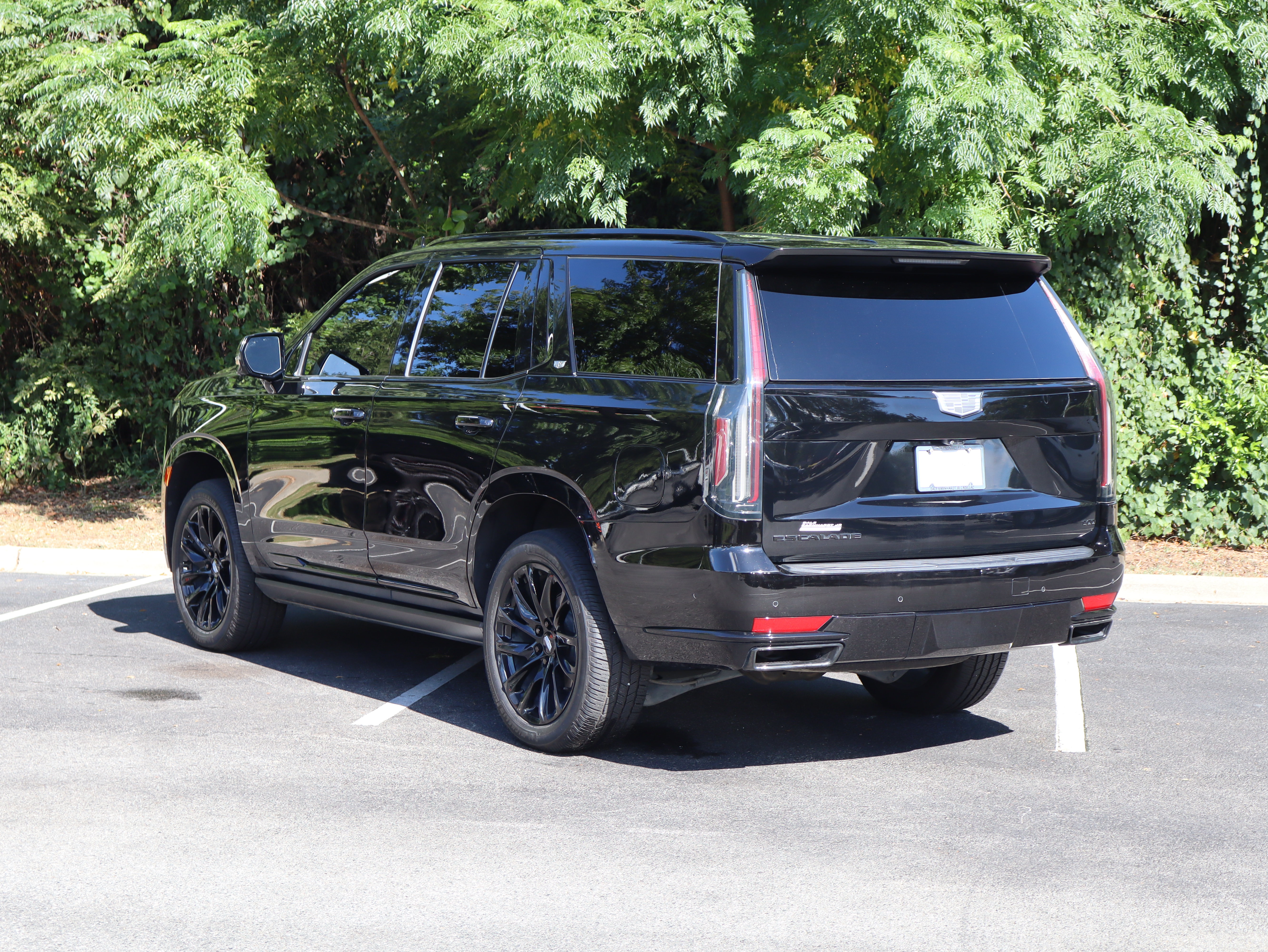 Used 2023 Cadillac Escalade Sport Platinum w/ LPO, ONYX Package AWD/4WD image 5