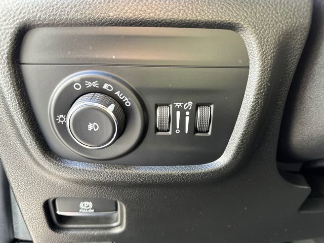Used 2024 Jeep Grand Cherokee Limited image 27