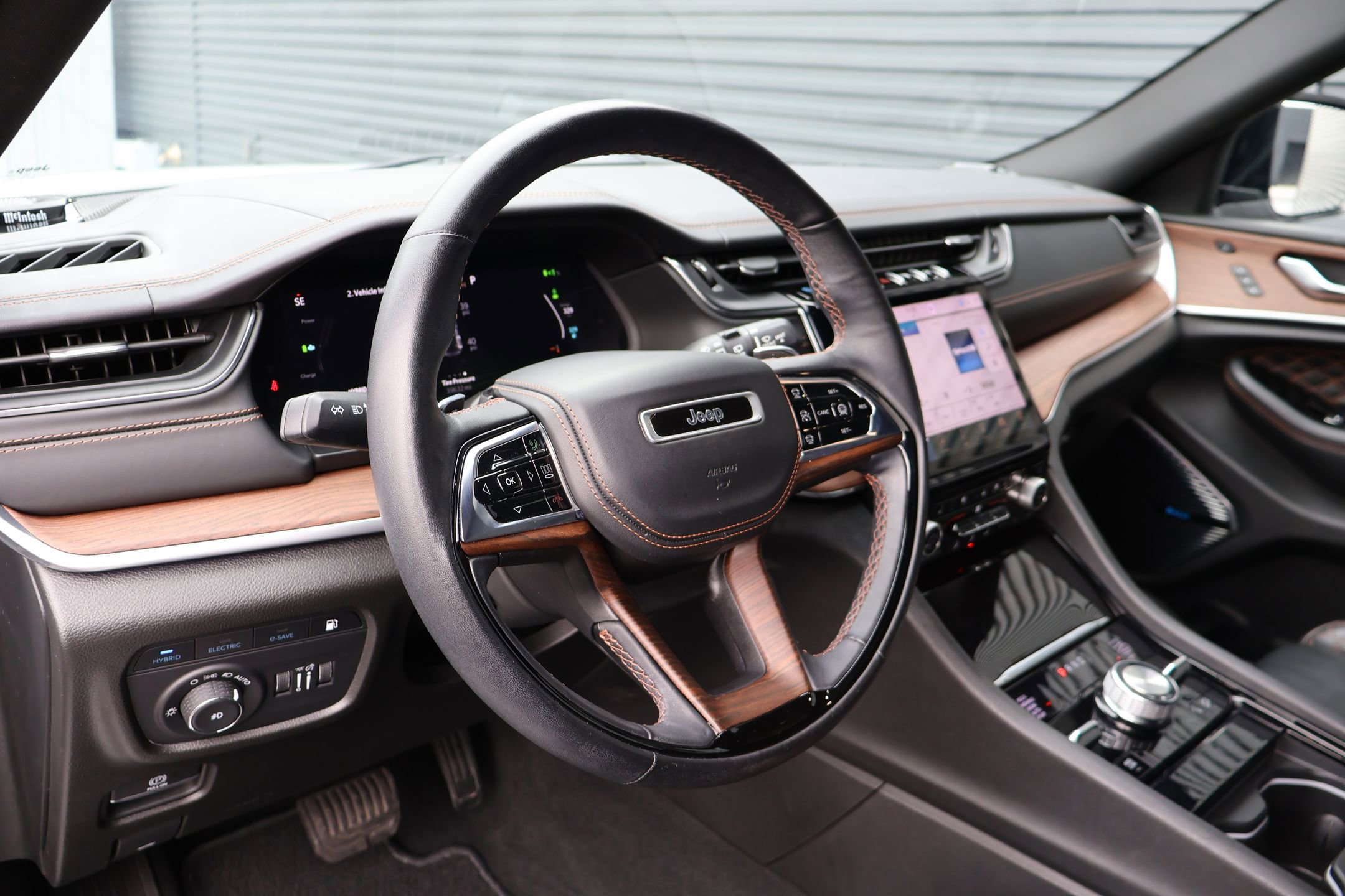 Used 2022 Jeep Grand Cherokee Summit image 11