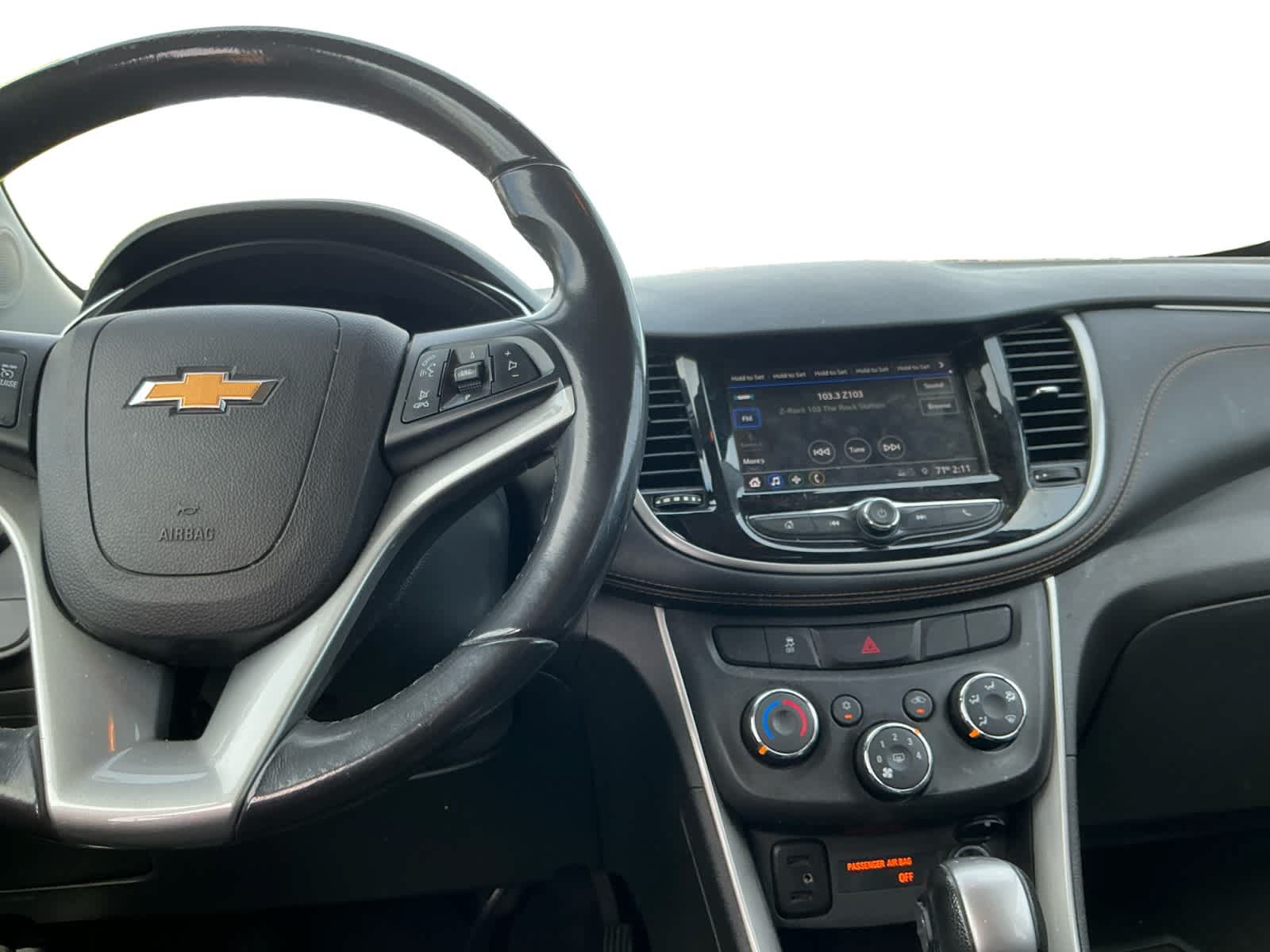 Used 2019 Chevrolet Trax LT w/ LT Convenience Package FWD image 11