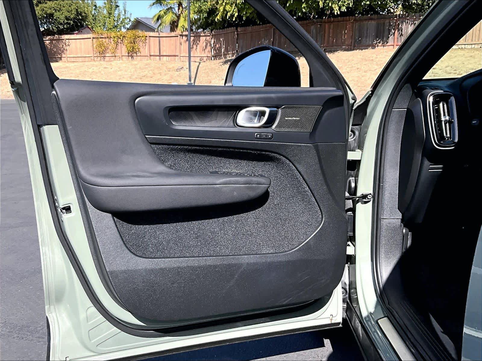 Used 2024 Volvo XC40 Recharge Ultimate w/ Protection Package Premier AWD/4WD image 27