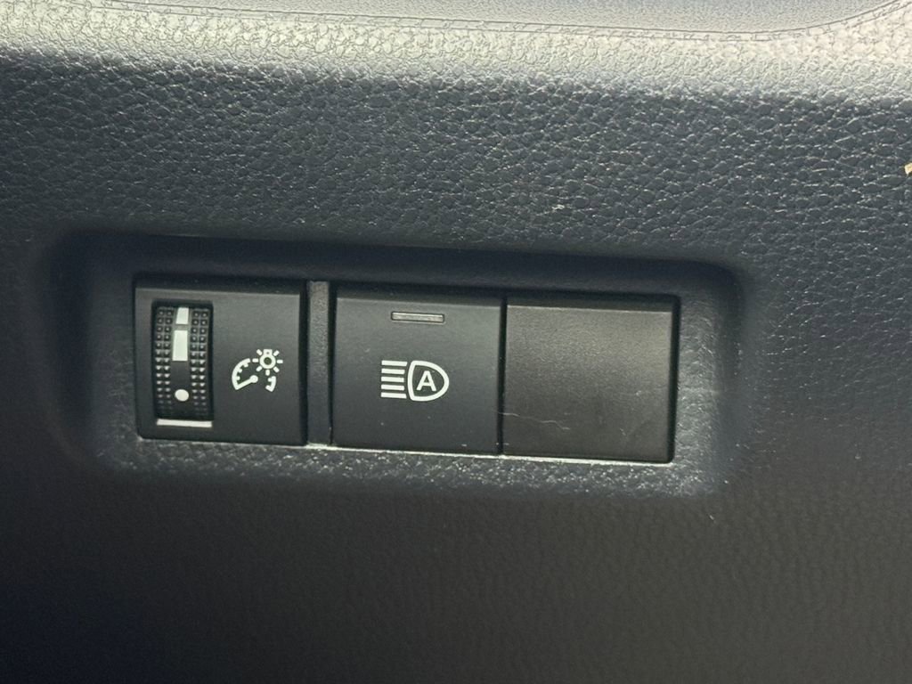 Used 2022 Toyota RAV4 LE FWD image 34