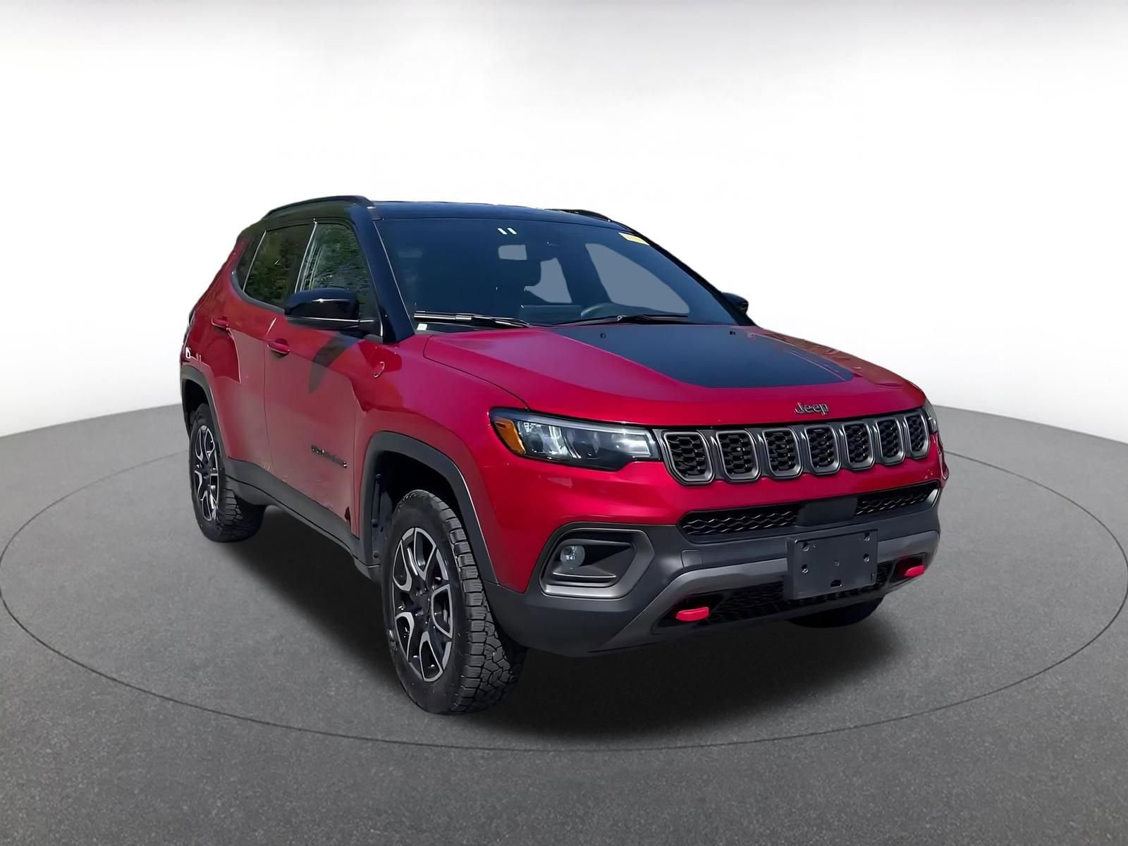 Used 2025 Jeep Compass Trailhawk AWD/4WD image 2