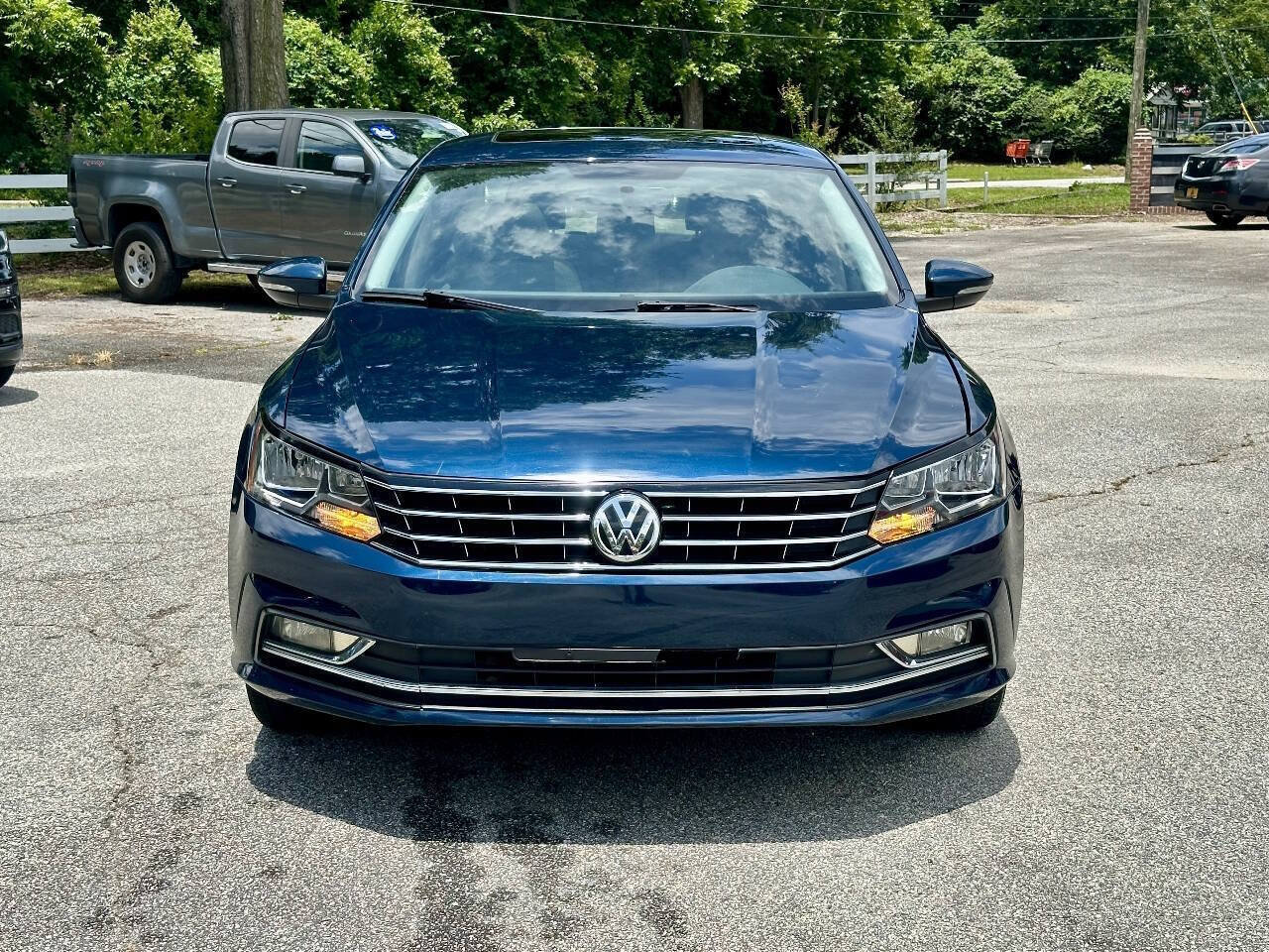 Used 2019 Volkswagen Passat 2.0T Wolfsburg FWD image 2