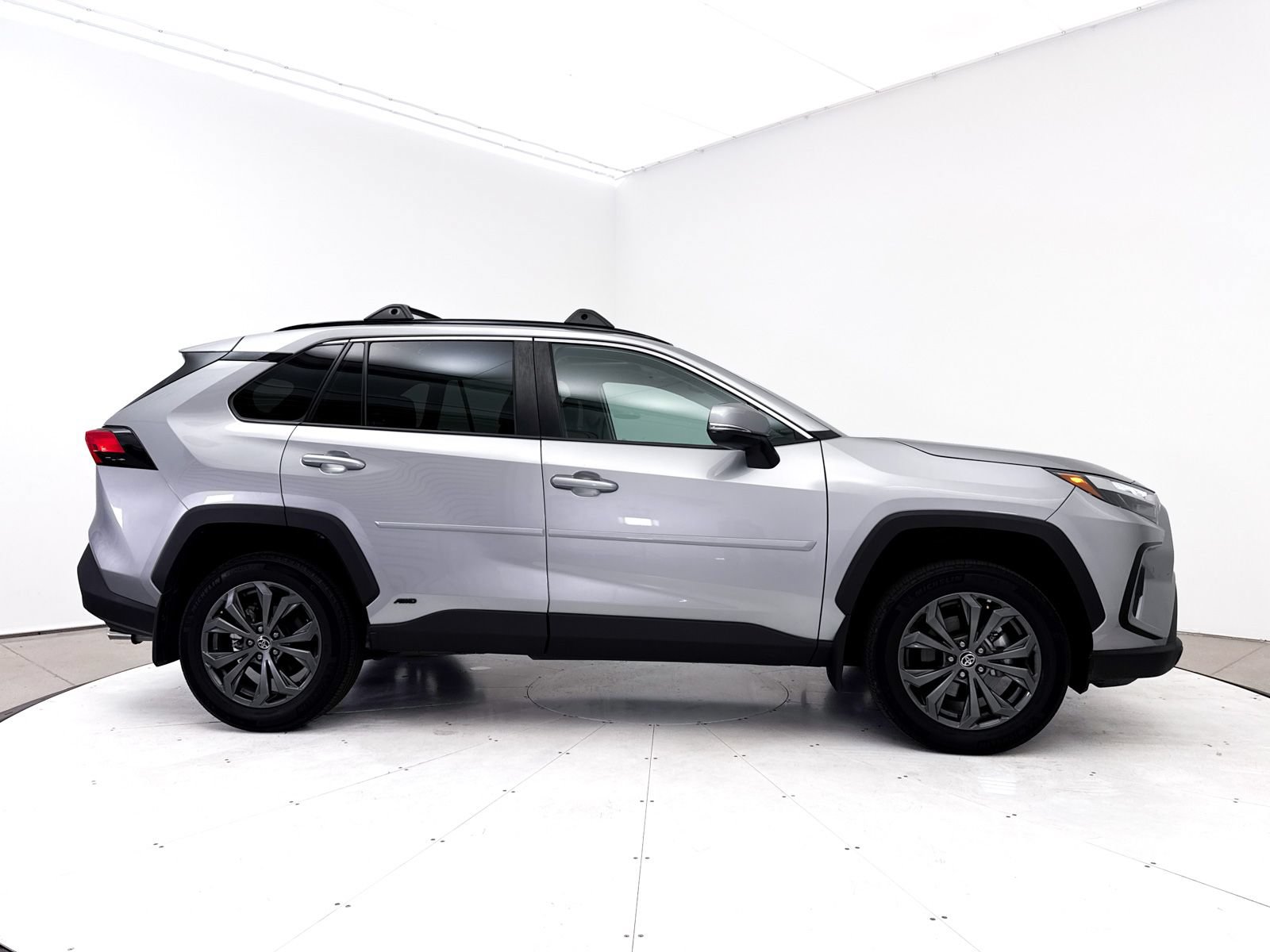 Used 2023 Toyota RAV4 XLE Premium AWD/4WD image 38