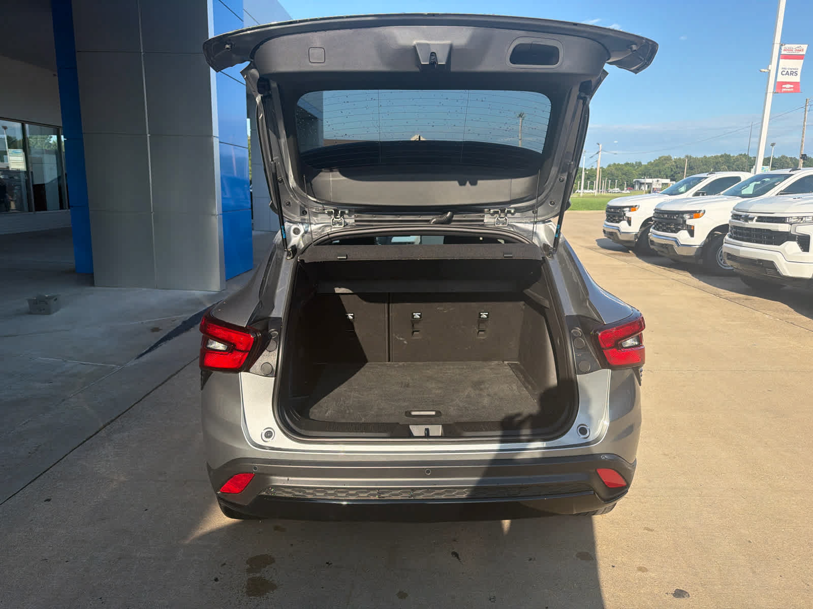 Used 2025 Chevrolet Trax RS w/ Sunroof Package FWD image 5