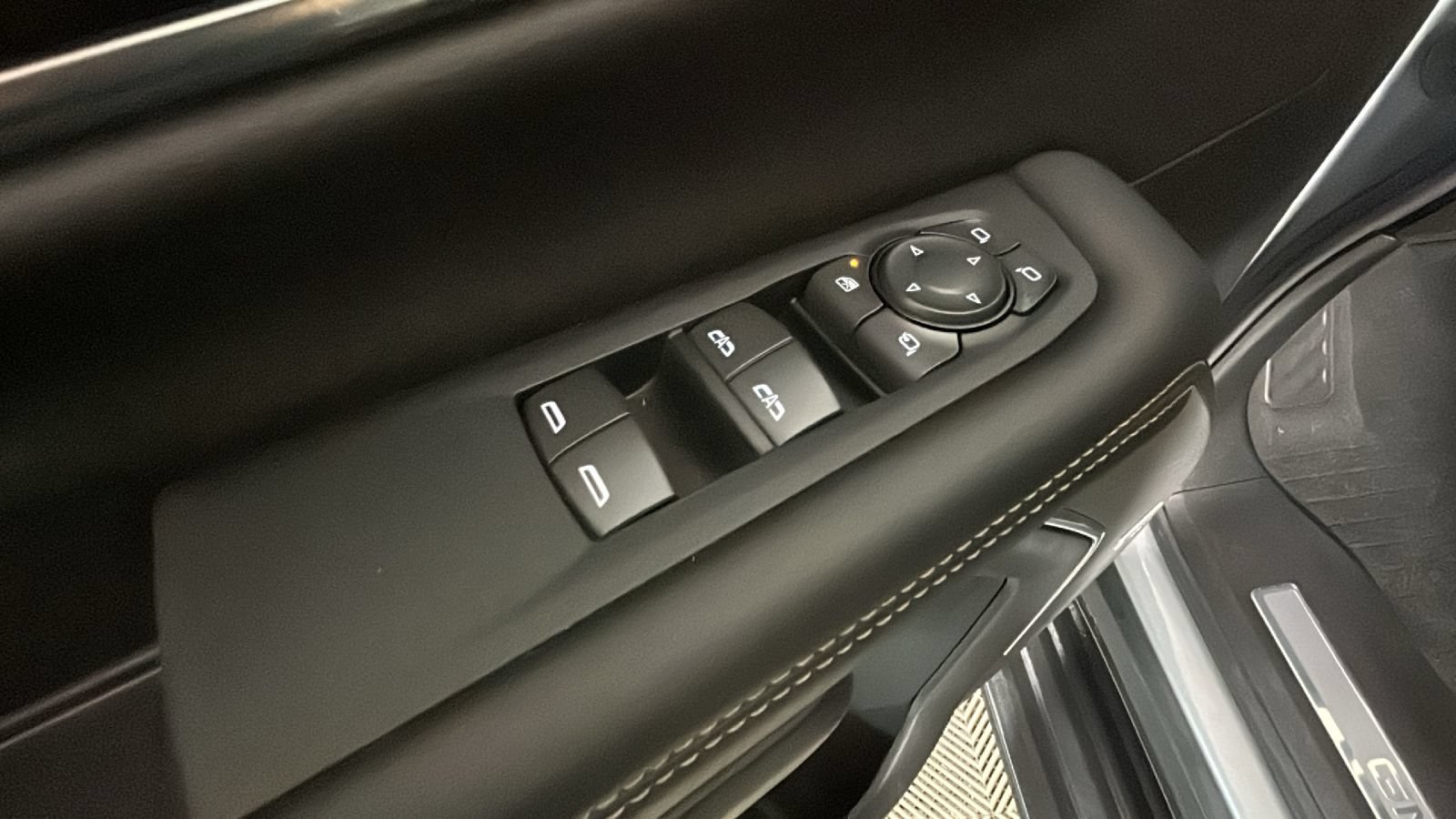 Used 2025 GMC Yukon Elevation w/ LPO, Floor Liner Package AWD/4WD image 13