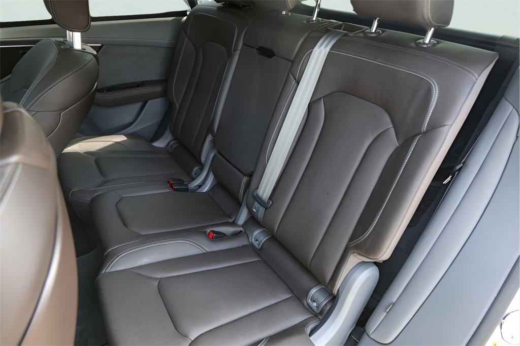 Used 2024 Audi Q8 Prestige image 28